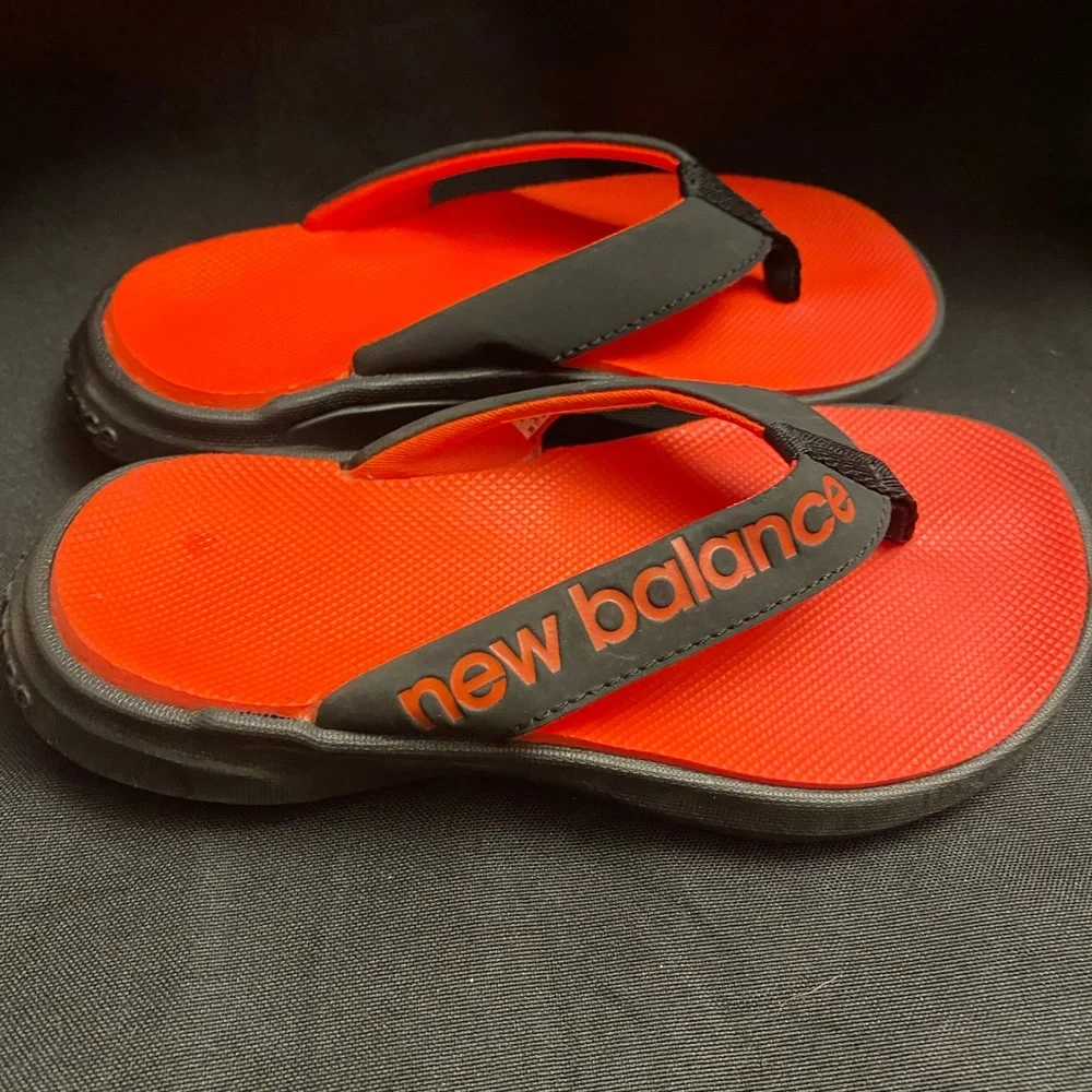 New Balance-Youth Flop flops-Size:11, Pre-Owned good‎ condition. Red/Black